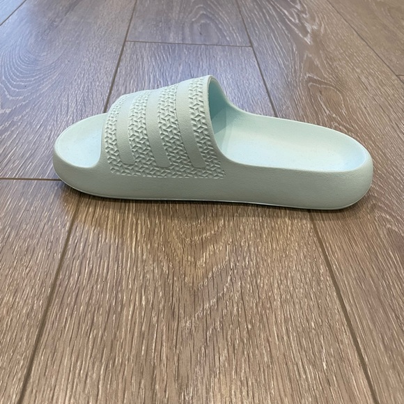 Size 8 Adidas Adilette Ayoon slides new without box - Picture 8 of 9